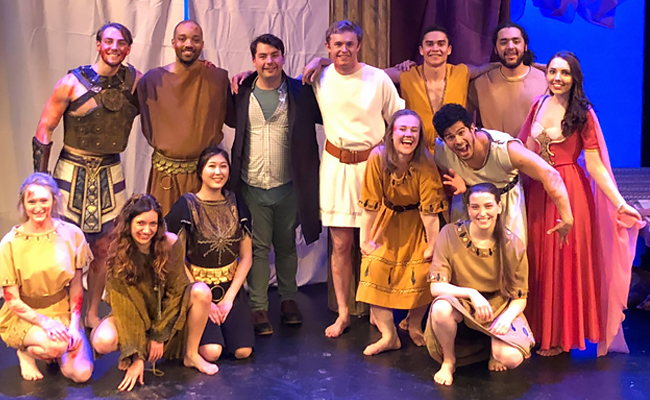 Rebecka och Ellinor har tagit examen från den främsta teaterskolan i New York